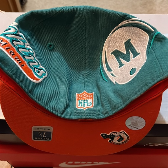 Reebok size 7 1/2 cap - Picture 3 of 5